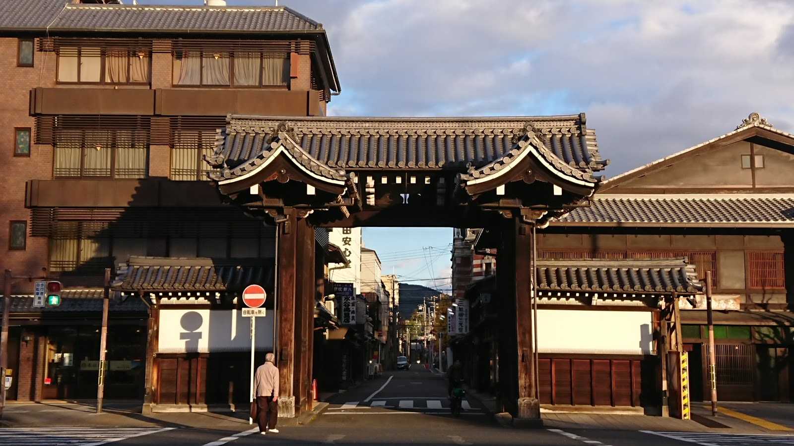 本願寺 西本願寺 総門の周辺観光情報 Staynavi